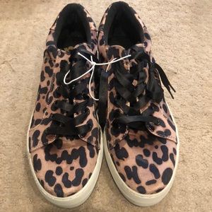 Leopard tennis shoes